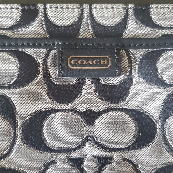 Large coach signature wristlet - Picture 3 of 10